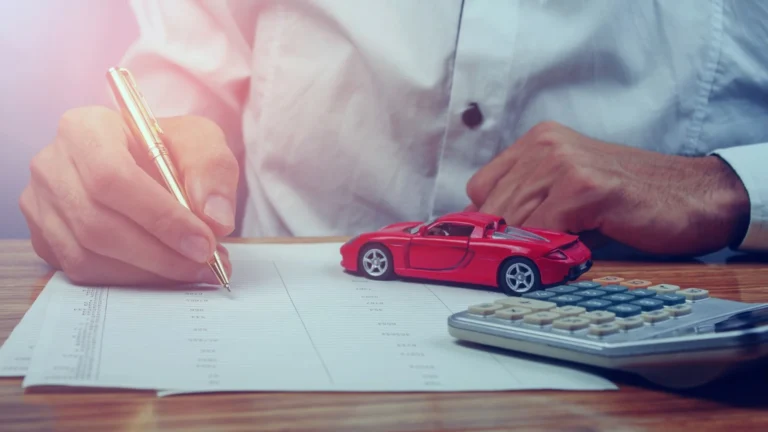Damaged vehicle awaiting pickup in Illinois — Questions to Ask Before You Accept a Junk Car Offer in
