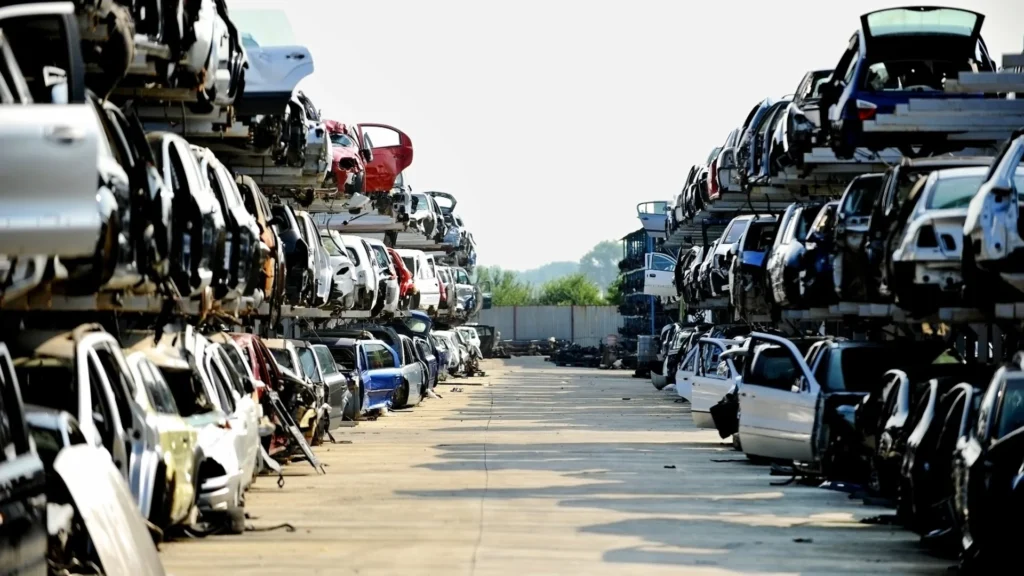 Damaged vehicle awaiting pickup in Illinois — What Makes a Junk Car Worth More or Less in Illinois?