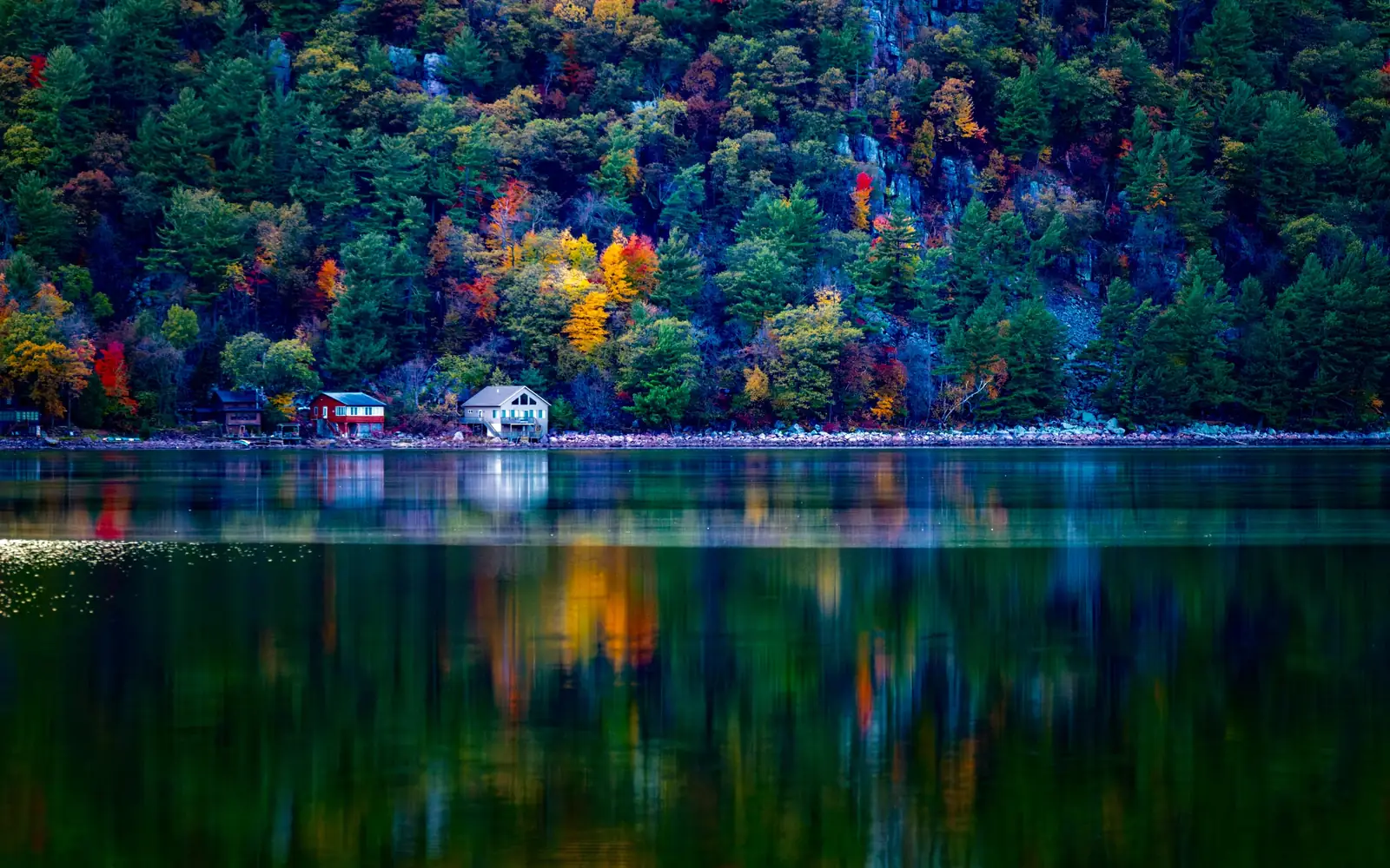 Devil's Lake near Baraboo, WI in fall – sell your car in Wisconsin, junk or running
