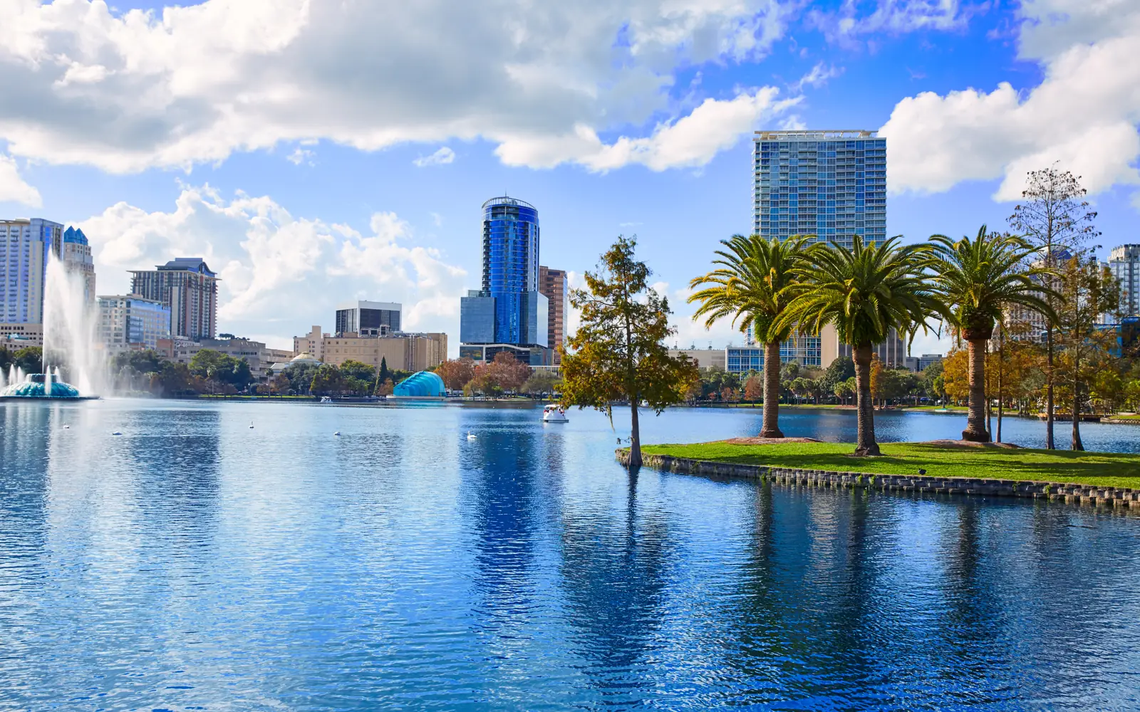 Lake Eola fountain and the downtown Orlando skyline, Florida