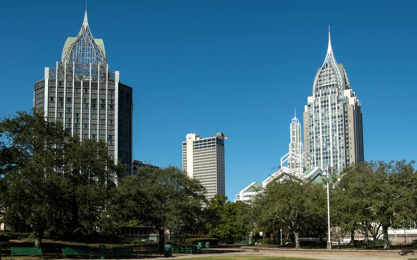 Mobile, Alabama skyline with the RSA Battle House Tower – cash for junk cars Mobile AL